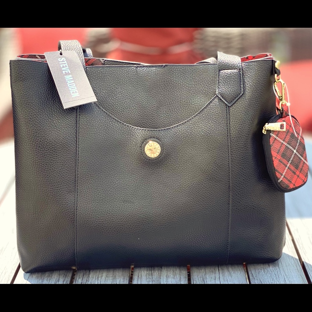 2 in 1 Steve Madden Tote with crossbody & earbud case